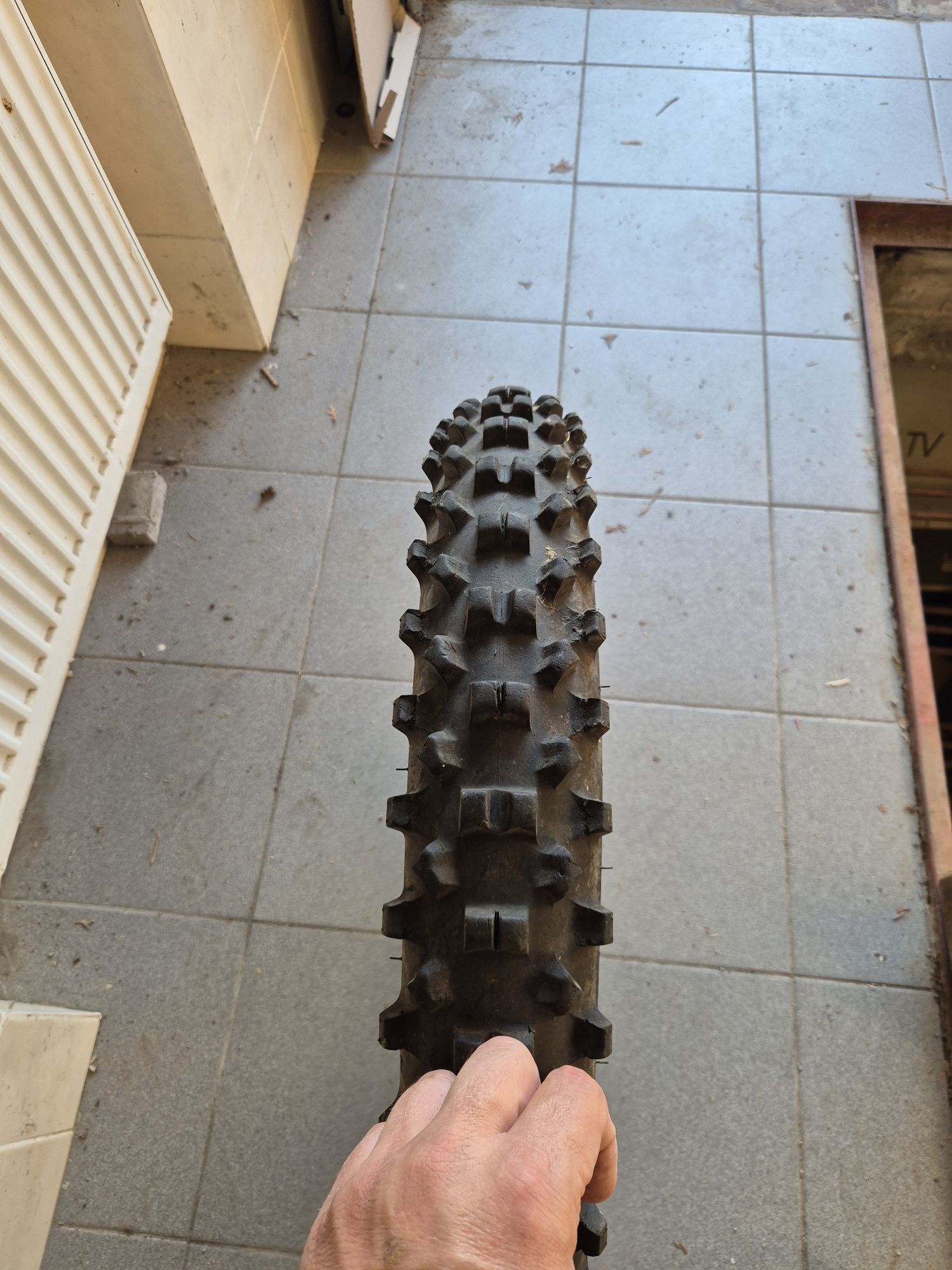 Mitas C-19 r21  Pirelli Scorpion r18 r21