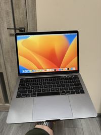 Macbook pro 13 2018 core i7 16/512gb touchbar