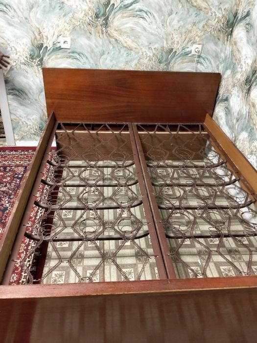 Ліжко двух  спальне  .