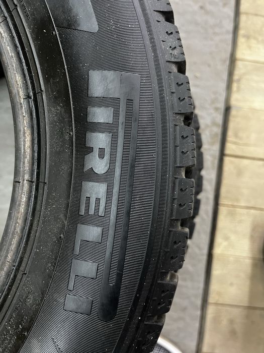 Продам зимові шиповані шини pirelli