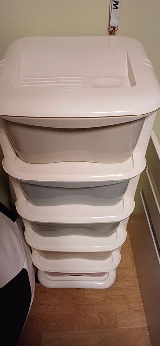 Organizer, regał, pojemniki na zabawki na kółkach