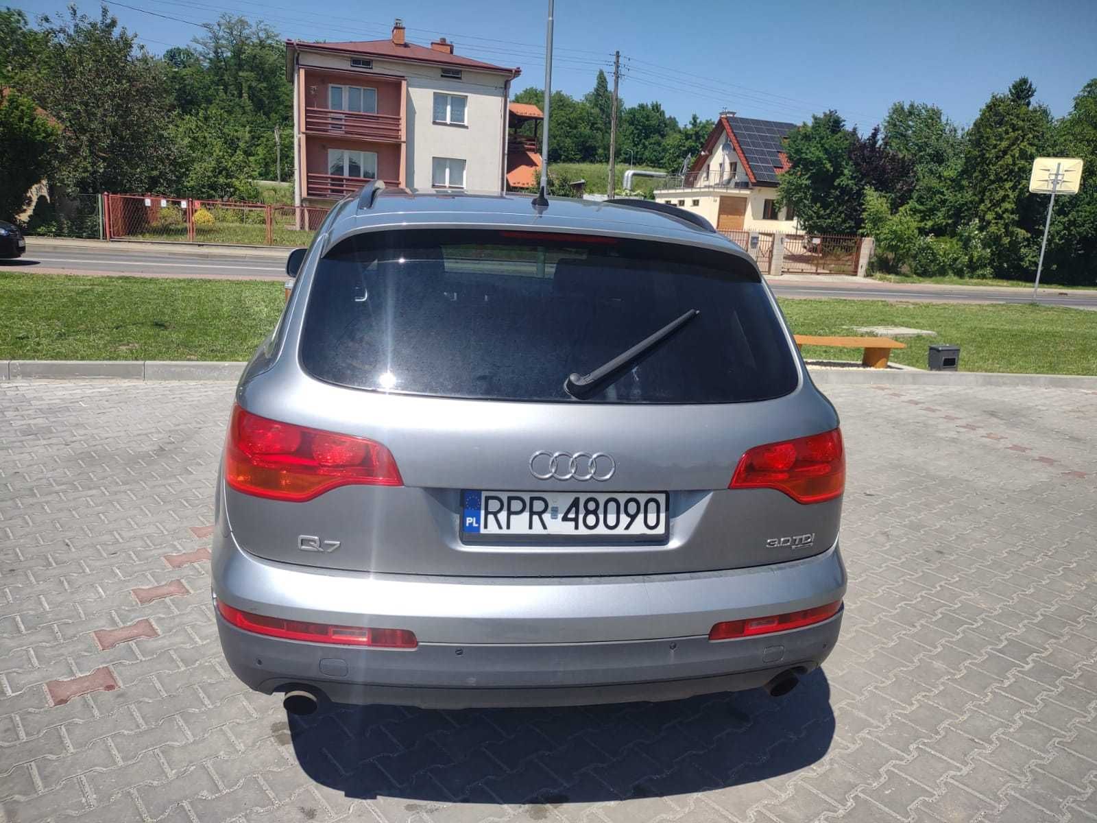 Audi Q7 siedmioosobowe