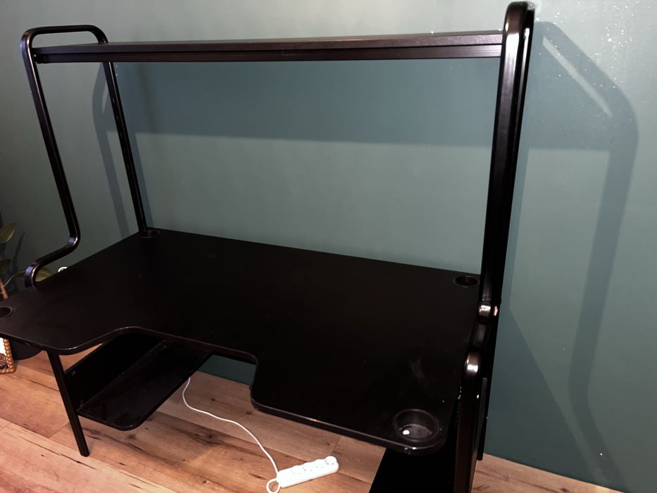 Biurko Gamingowe Z Półką Fredde Ikea