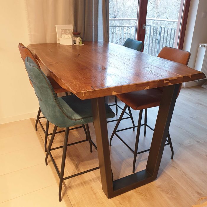 Wysoki stół dębowy + 4 krzesła obrotowe (barowe)