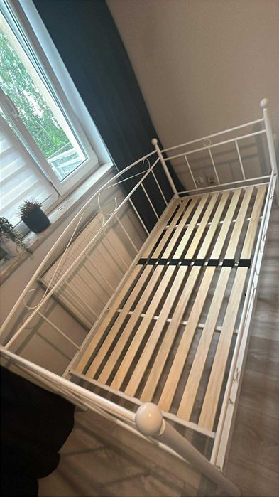 Łóżko metalowe białe