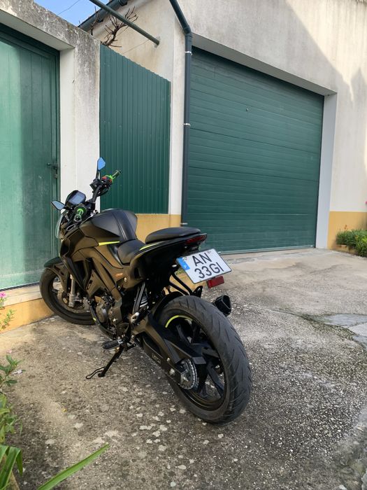 KEEWAY RKF 125 + 2 capacetes, luvas, cascaco