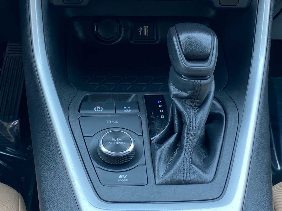 Toyota RAV4      2023