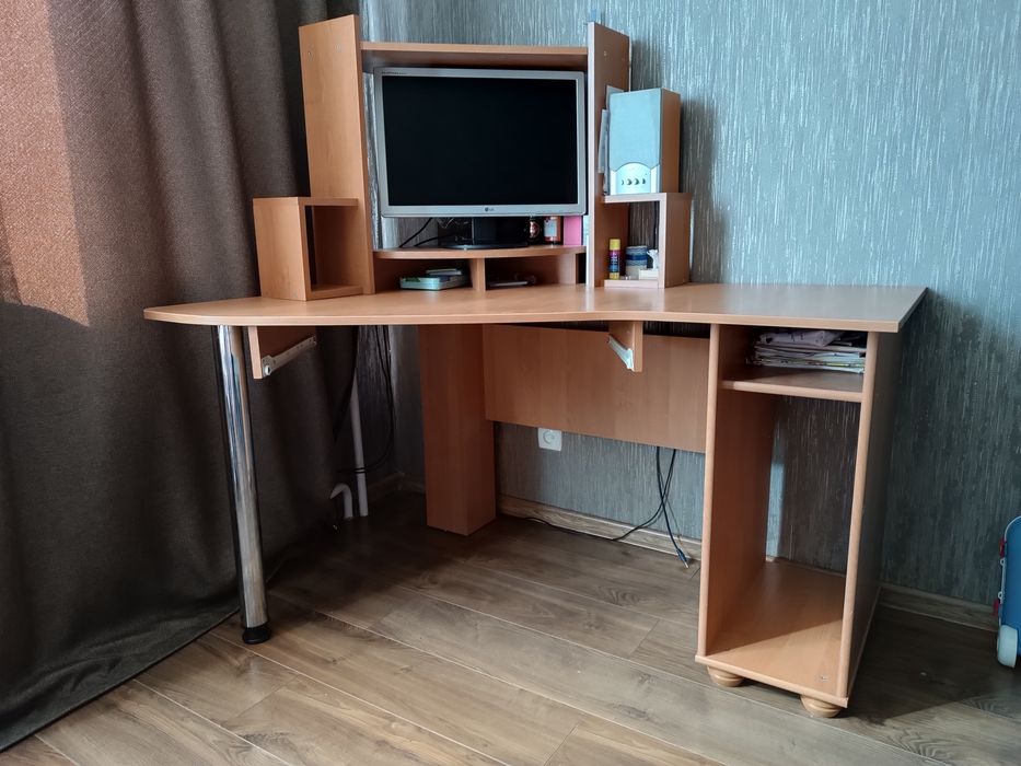 Стіл комп'ютерний кутовий