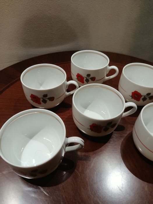 Śliczny stary zestaw sześciu filiżanek porcelana Karolina
