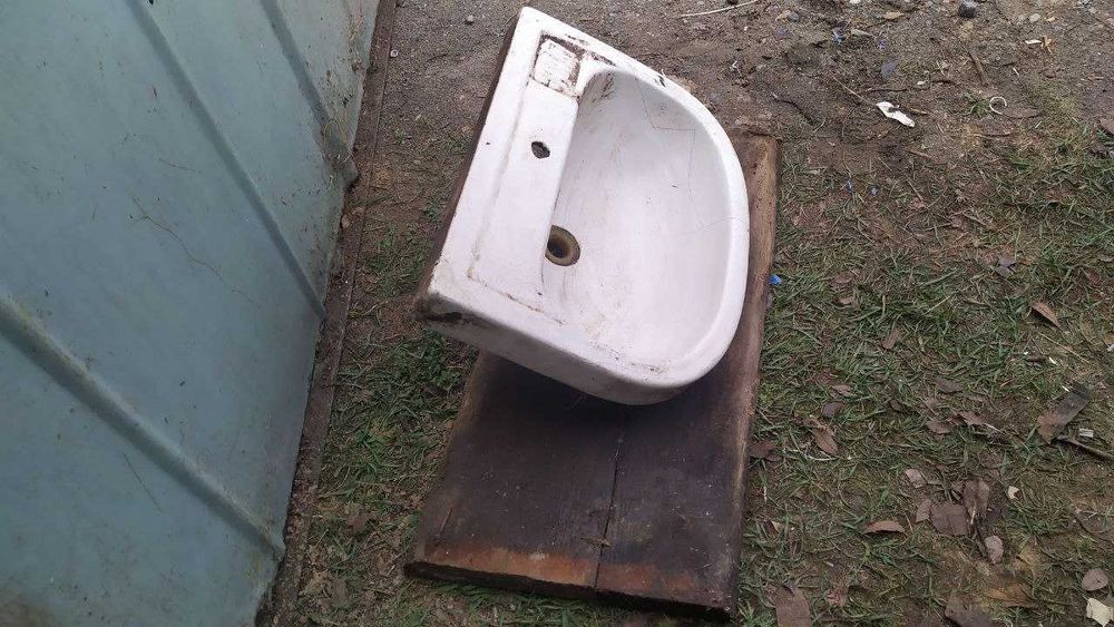 Умывальник б\у на дачу и т.п.