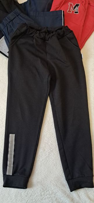 Спортивні штани.