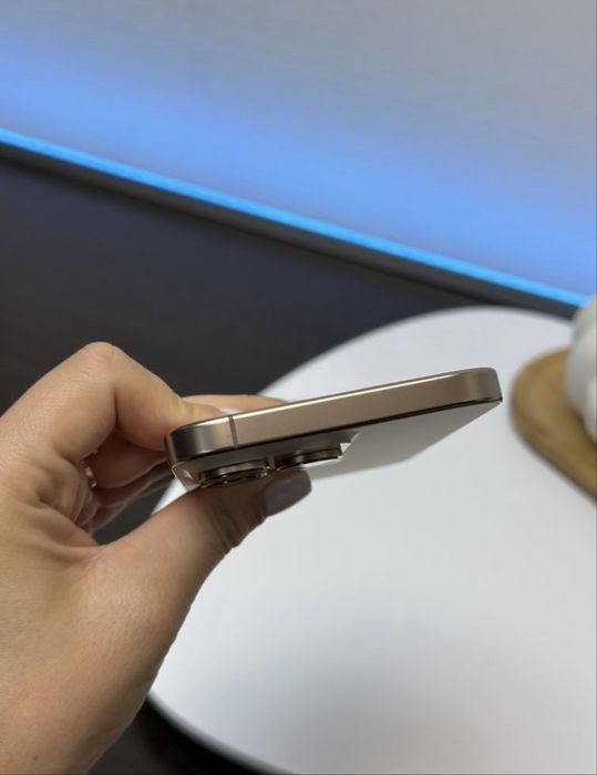 16 pro max 256 gb Desert titanium