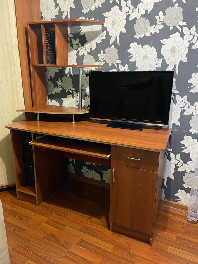 Продається комп‘ютерний стіл