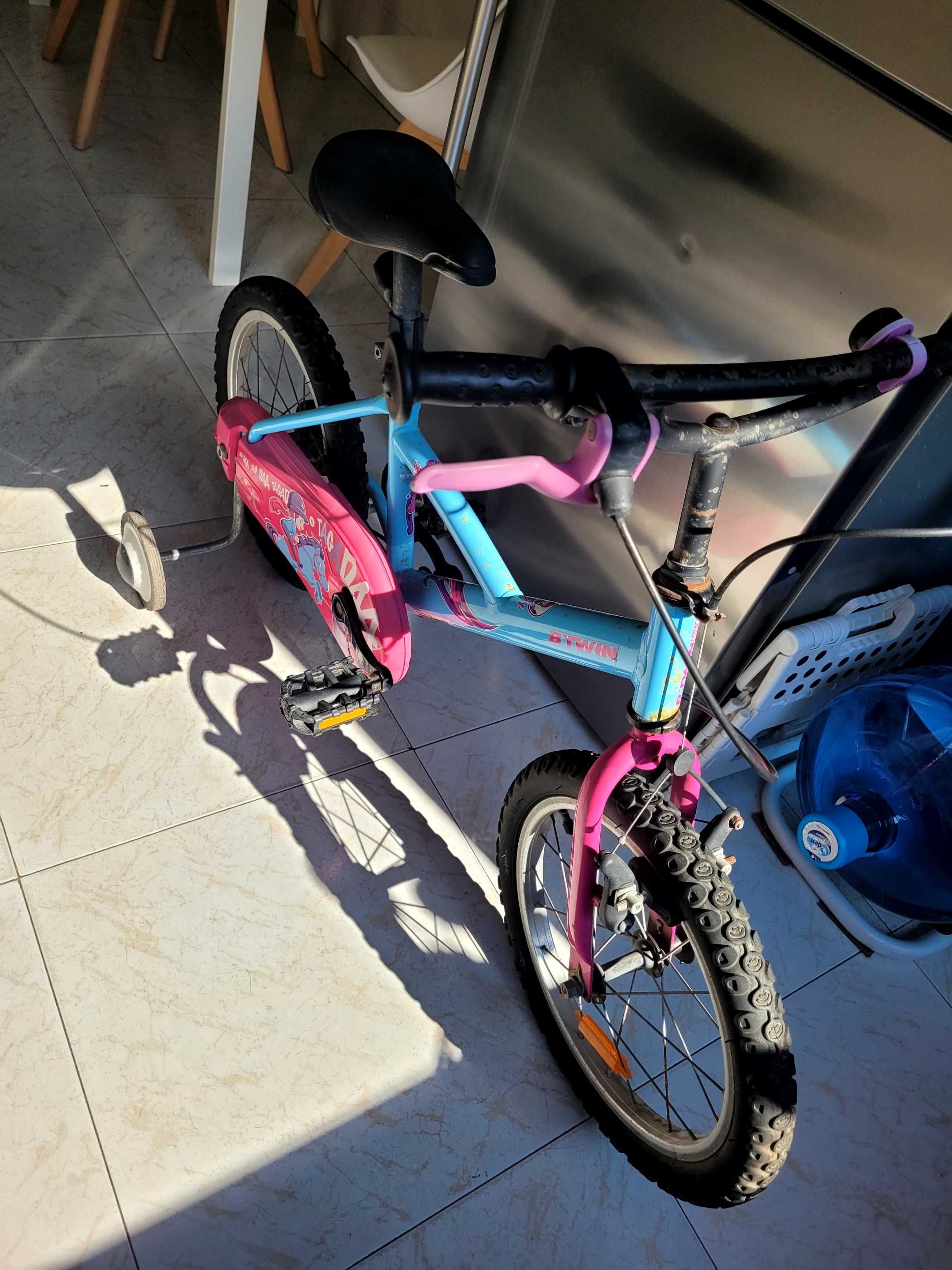 Bicicleta de criança com rodinhas