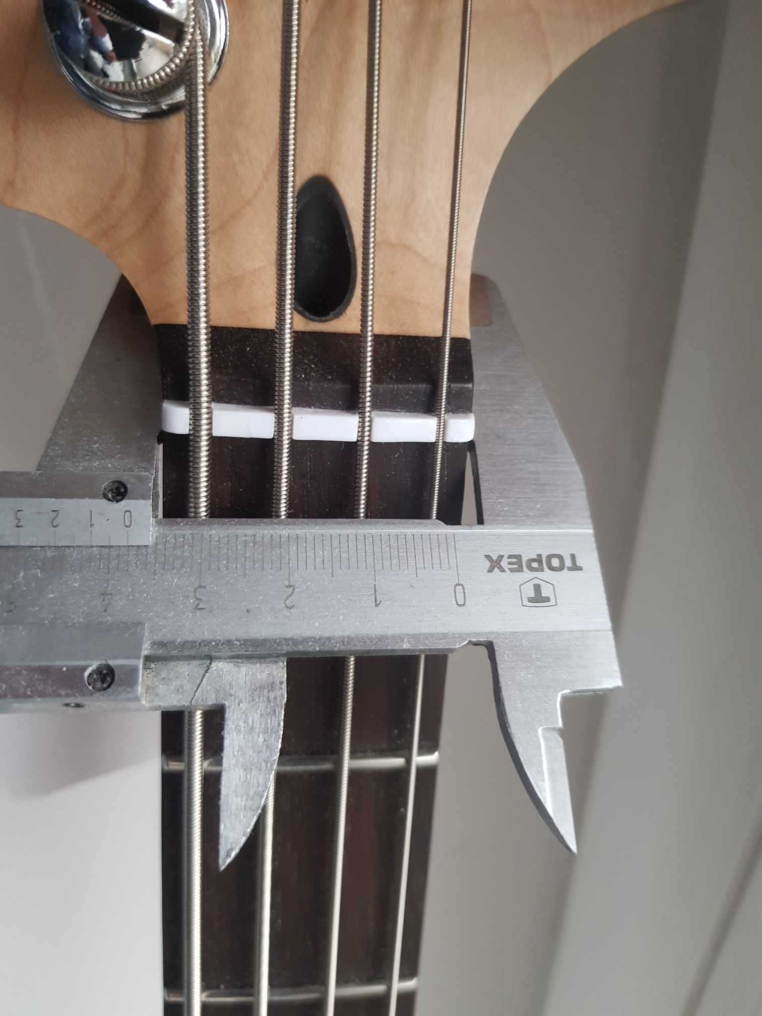 Gryf Squier by Fender Precision Bass Nowy z kluczami