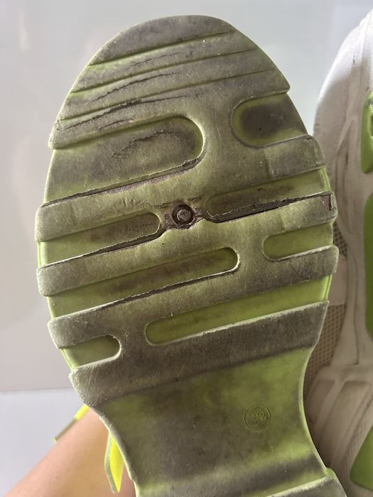 Sapatilhas brancas e verdes