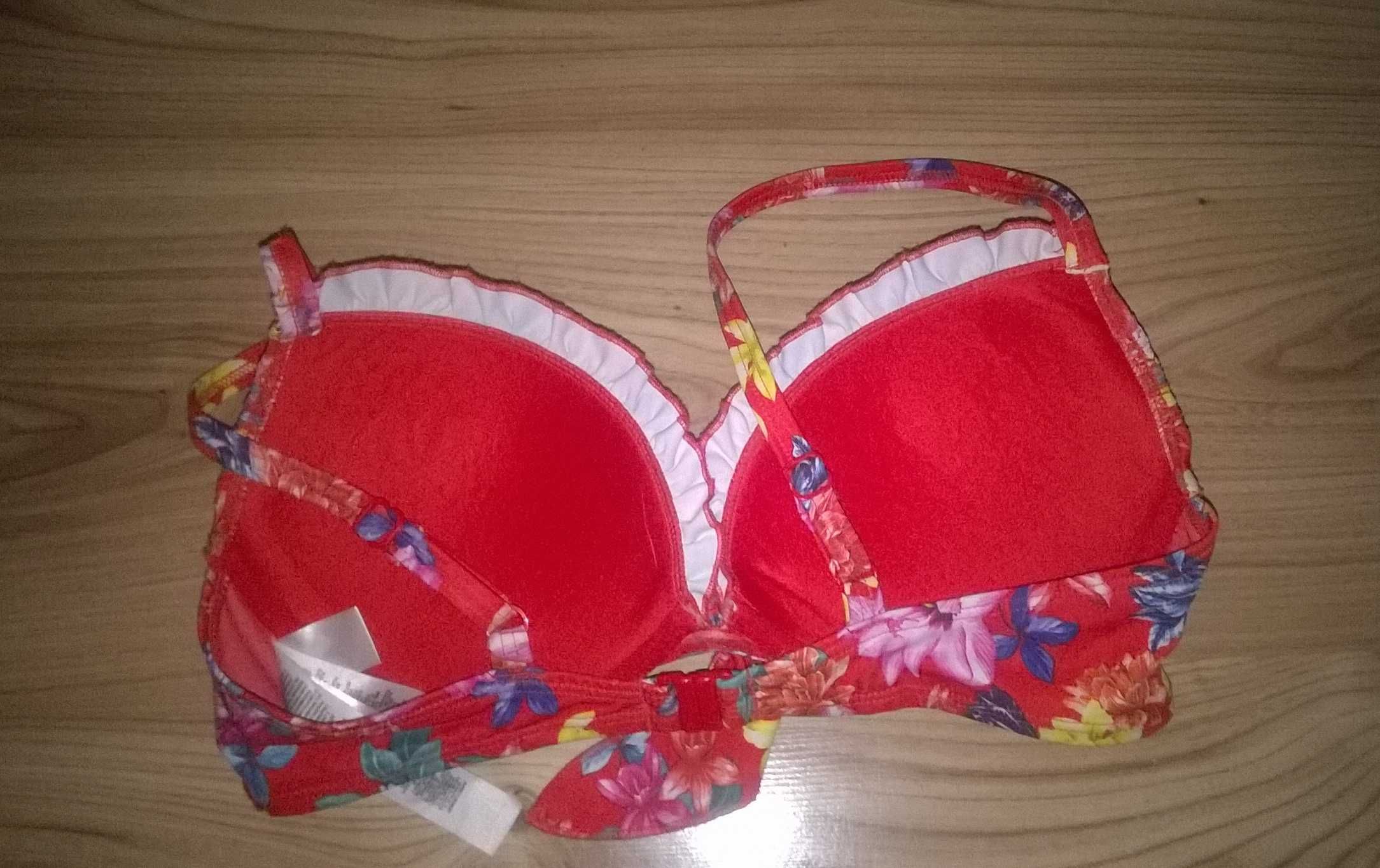 góra od stroju kąpielowego push up