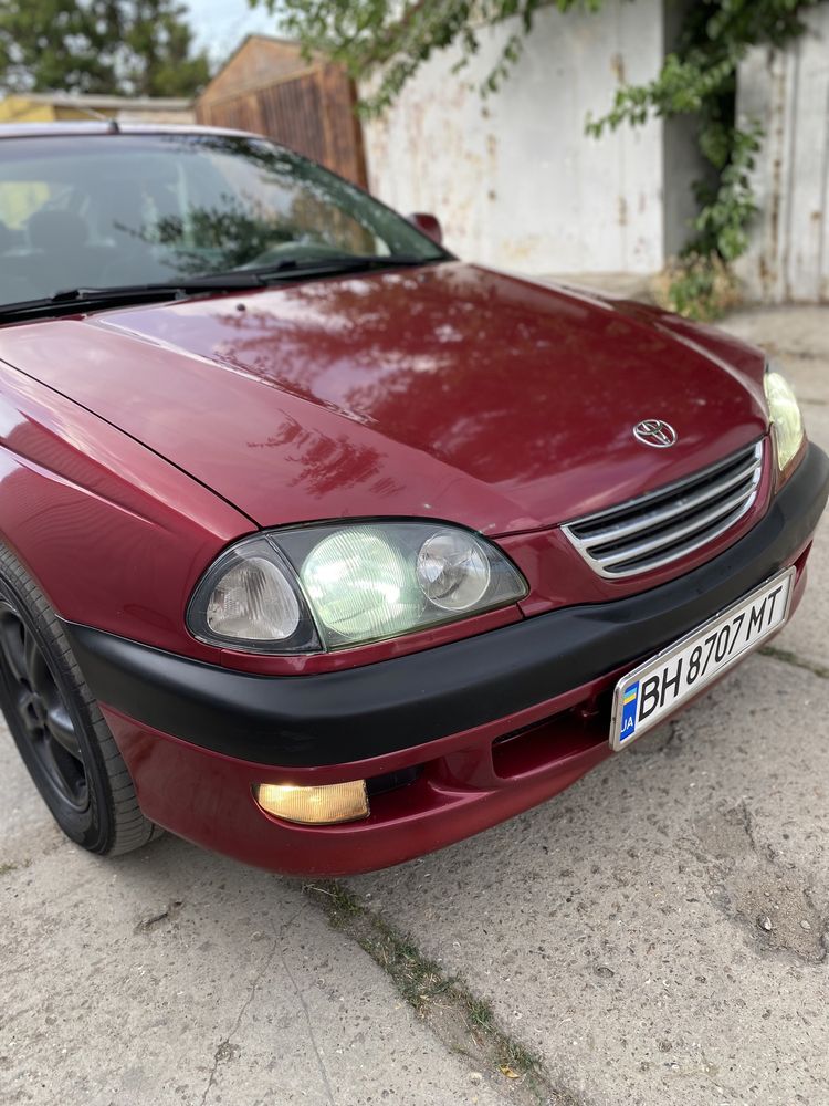 Toyota Avensis 2.0 автомат