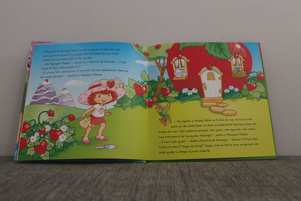 Livro Docinho de Morango e o Mistério da Praia