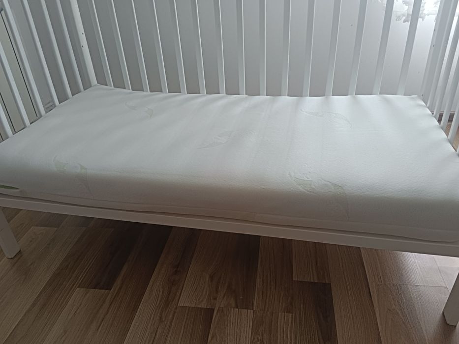 Łóżeczko  z dodatkową barierką