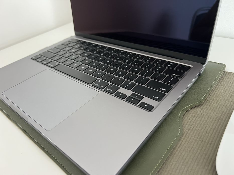 MacBook Air 13.6” M2 (2022) - 8GB/256 GB - Space Grey - stan jak nowy!
