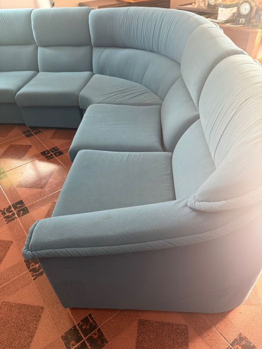 Sofá curvo com encaixe