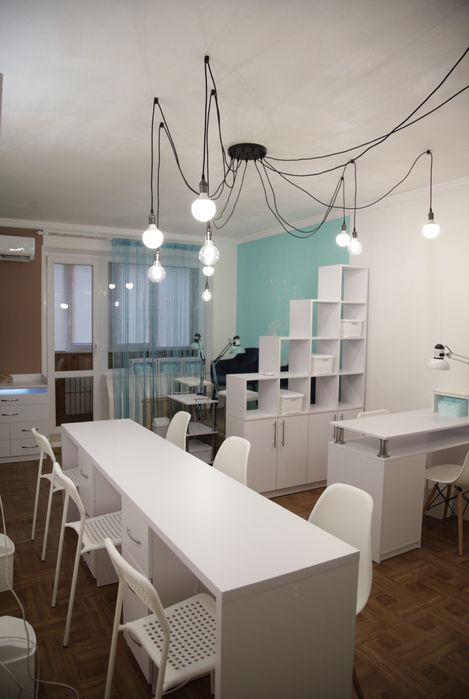 Продам стол манирюрный на 3 мастера