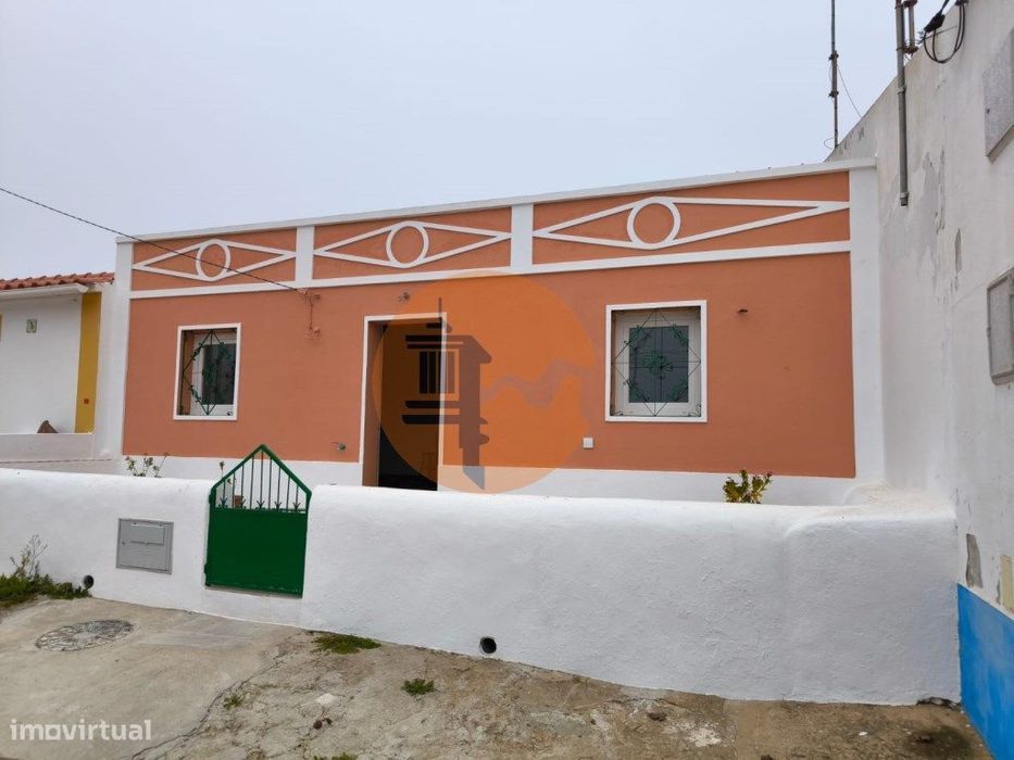 Moradia Renovada - Pronta A Habitar - Com Pátio - Em Cercado - Balu...