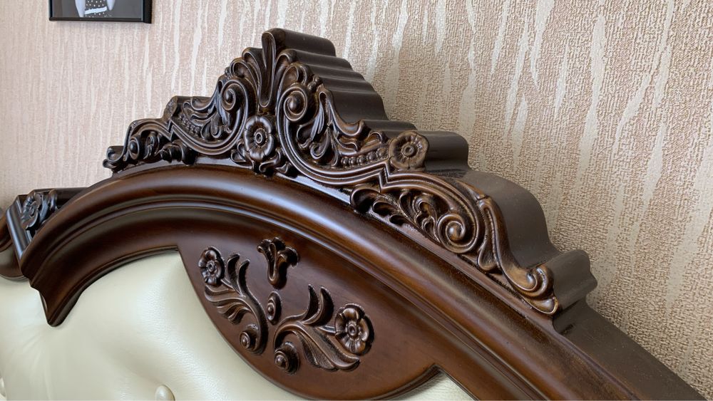 Спальня з ясення та натуральноі шкіри