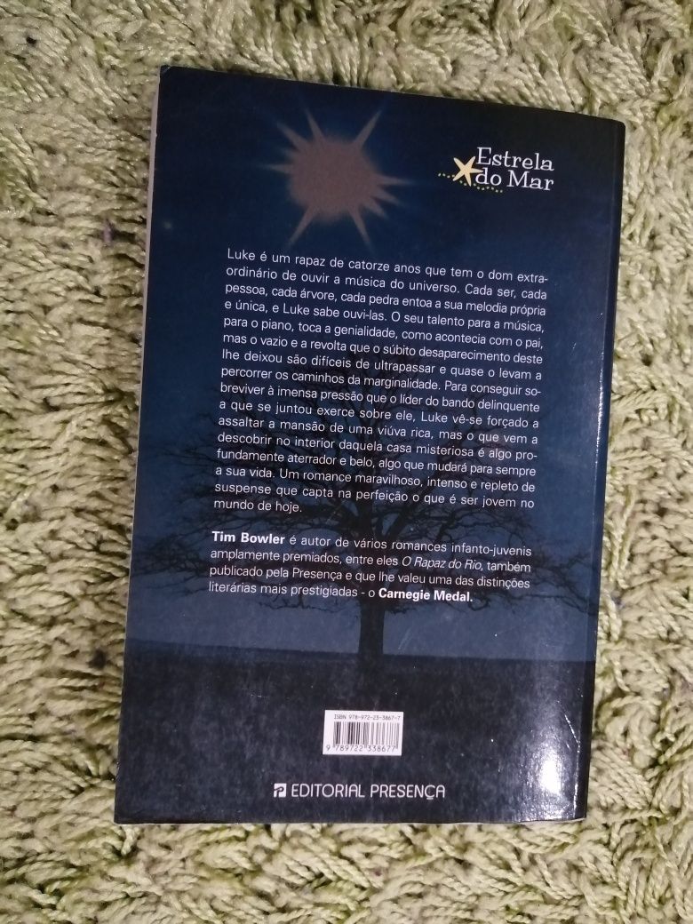 Livro - 'O Rapaz que ouvia as Estrelas' de Tim Bowler