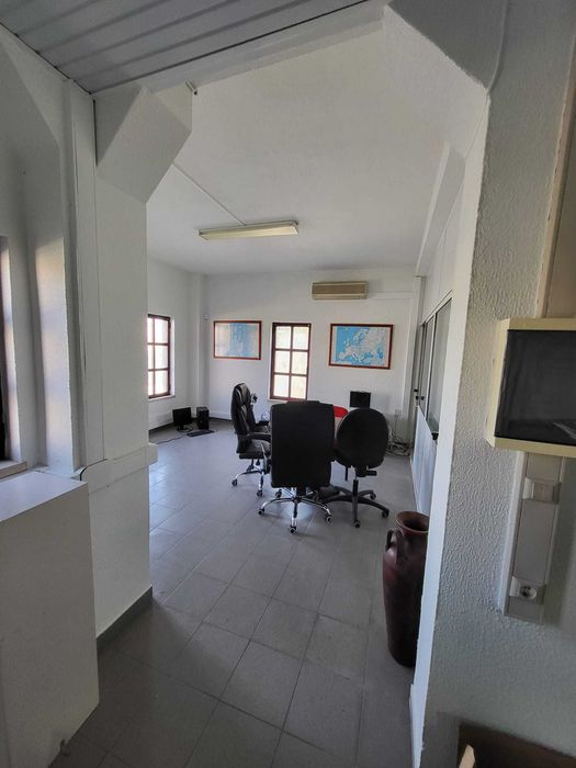 Armazém versátil para arrendamento: total ou metade