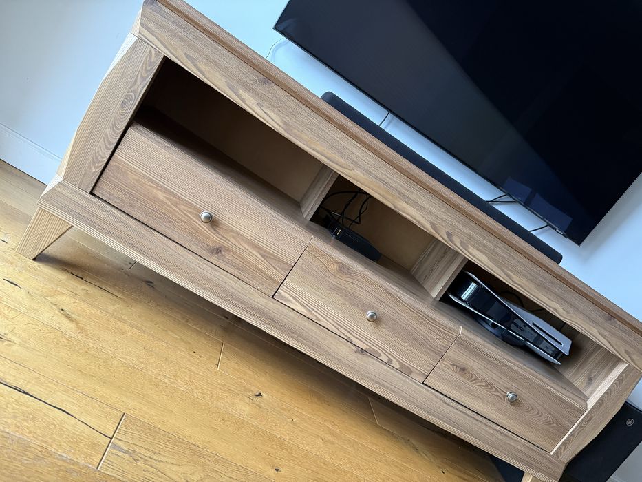 Szafka RTV Bergen 156 cm z 3 szufladami i półką modrzew sibiu złoty