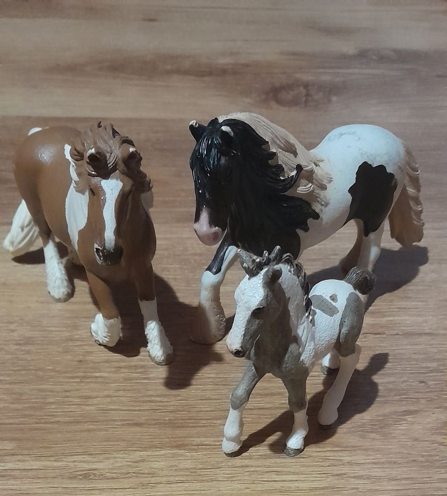 Schleich zastaw koni Tinker klacz, ogier, źrebak