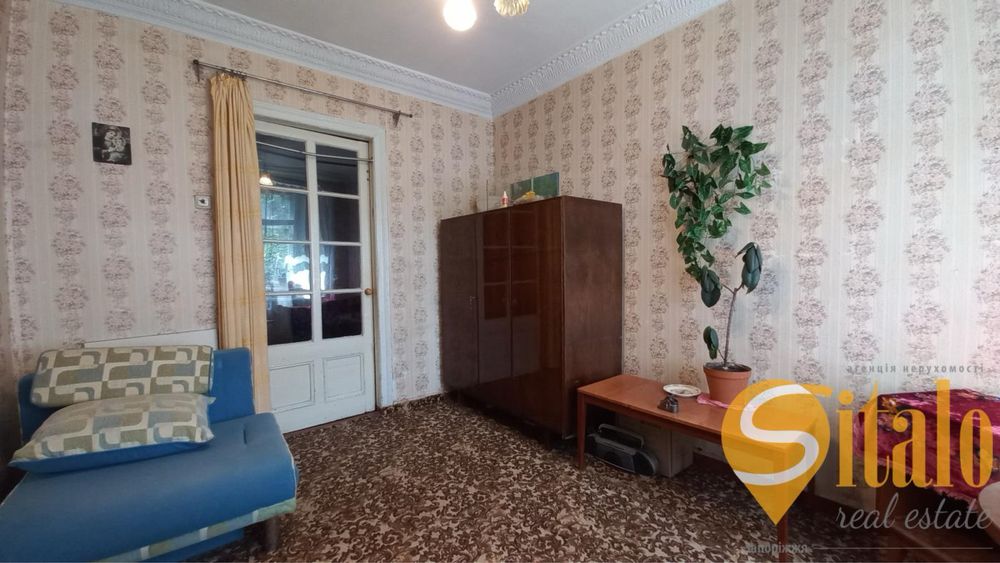 Продаж 2-х кімнт. повнометражної квартири вул. Добролюбова.