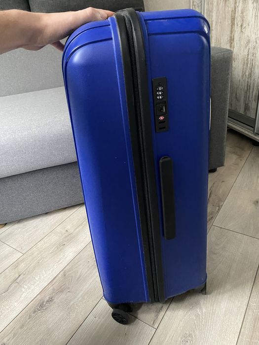 Чемодан валіза на колесах