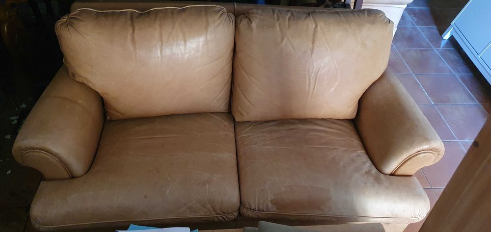 Sofá mais poltrona em pele vintage