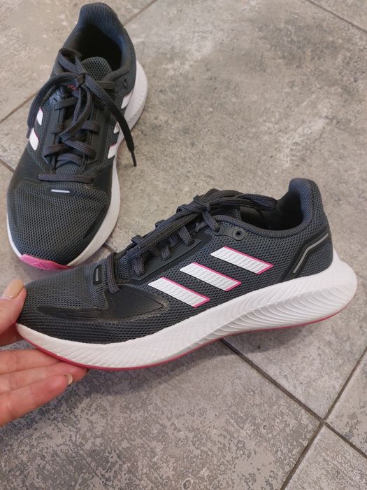 Жіночі кросівки Adidas runfalcon