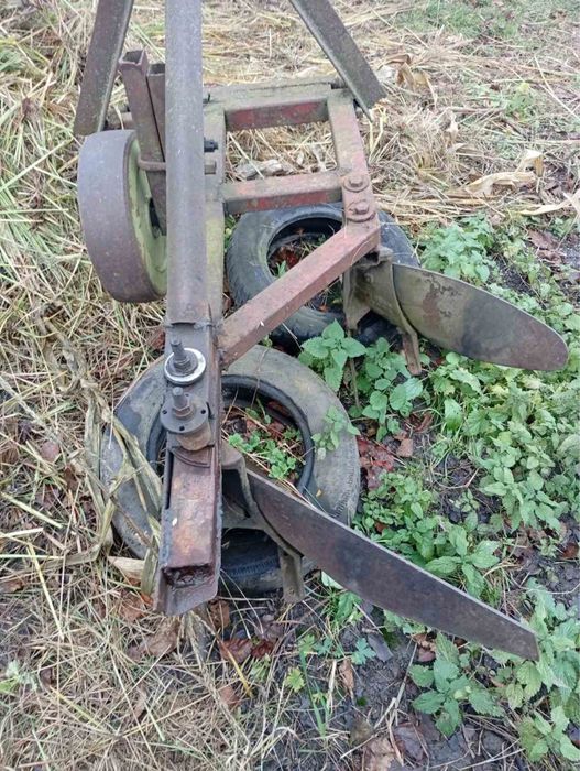 Прдам плуг до трактора  т-25