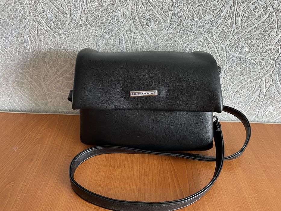 Жіноча чорна сумка