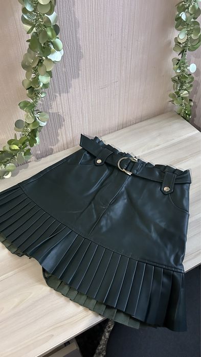 Спідниця Zara.
