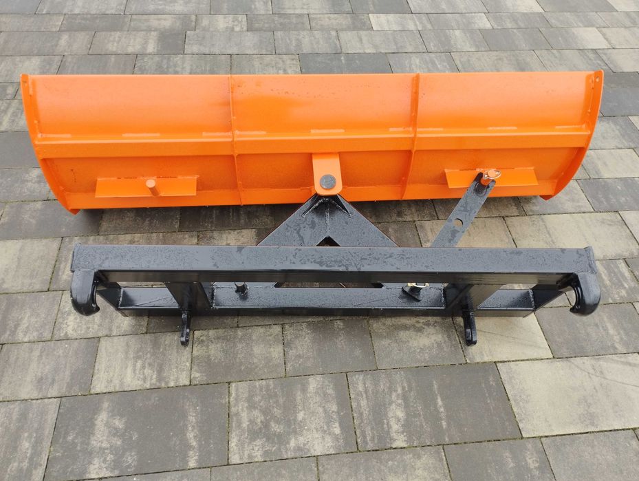 Śnieżny pług mocowany na Euroramkę do mini traktorów Kubota Iseki itp