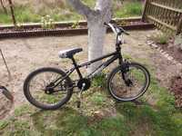 Bmx z hamulcami i pegami