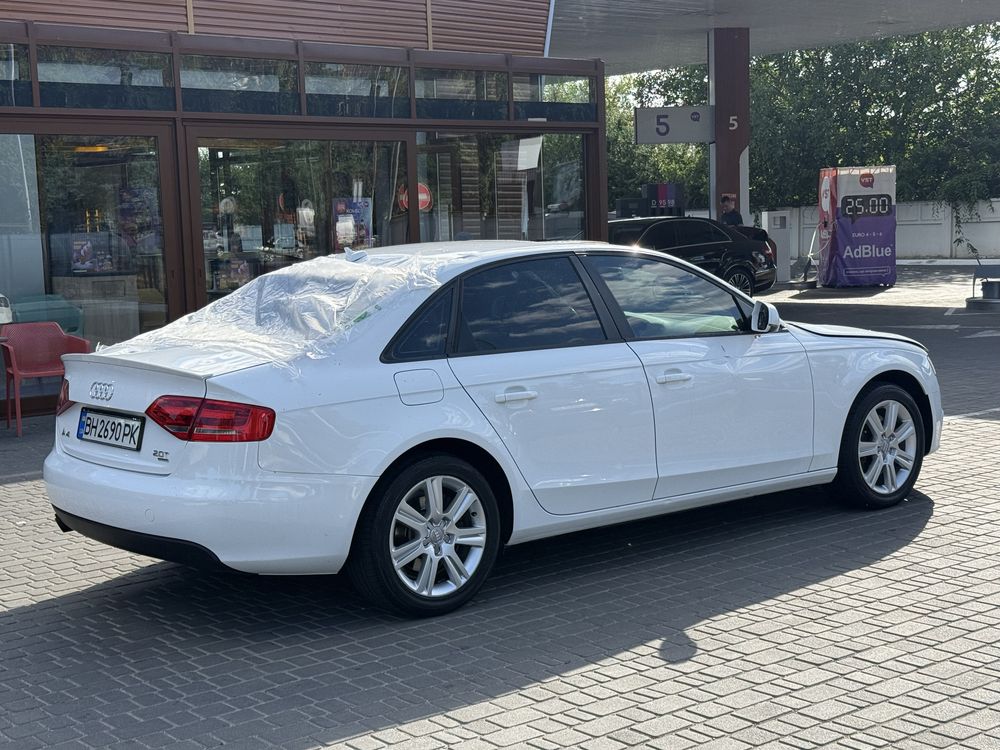 Audi A4 2009 атомобиль после прилета