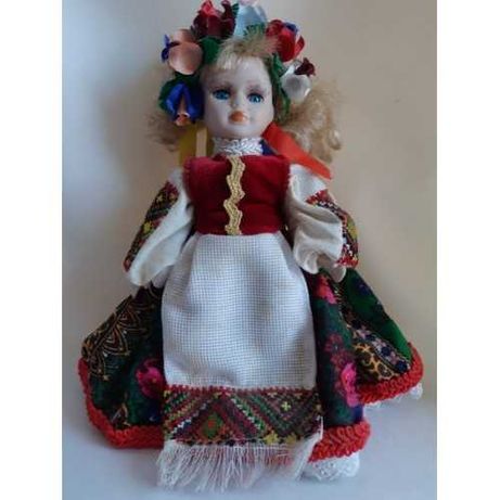 Статуэтка кукла фарфор Девушка в национальной одежде h 23 см.