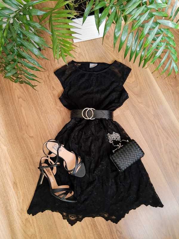 Czarna koronkowa sukienka XS koktajlowa imprezowa rozkloszowana