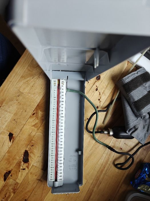 Cisnieniomierz ddr prl zabytkowy rok 88