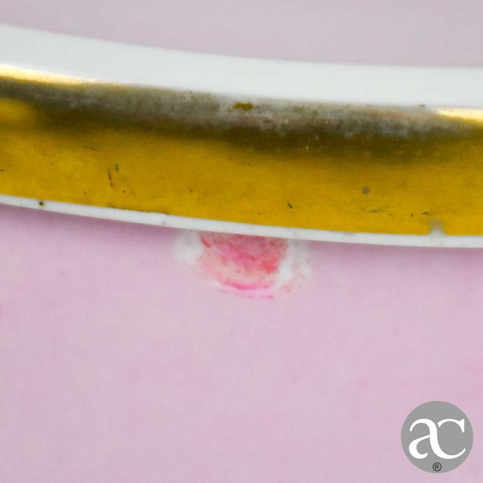 Caixa oval, porcelana Vista Alegre decorada com flores e dourados