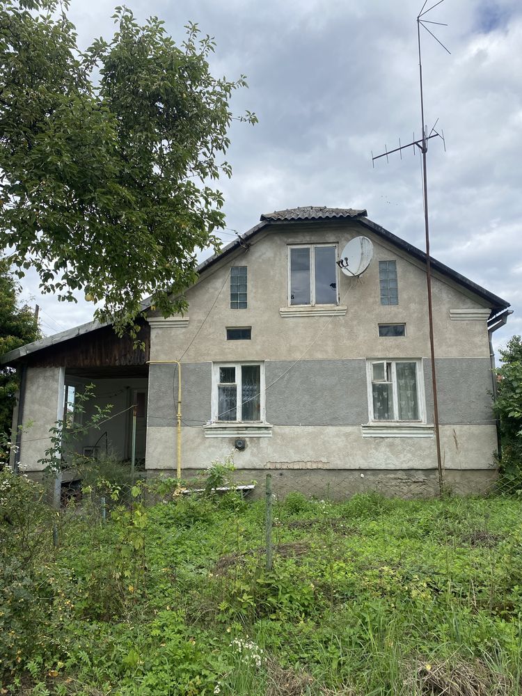 Продаж будинку та земельної ділянки