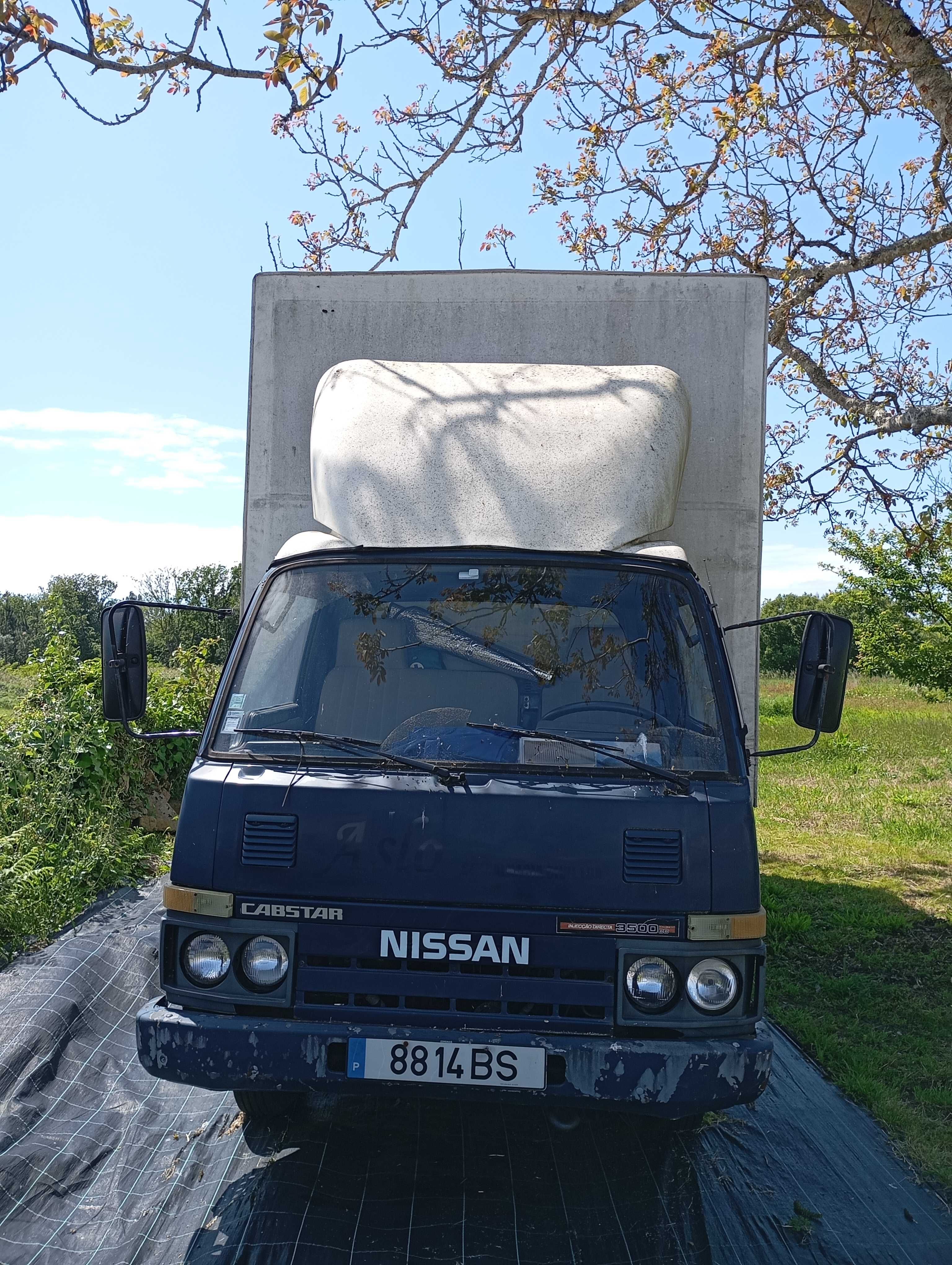 Nissan cabstar 3,5T 3500cc com caixa fechada, estrutura reforçada