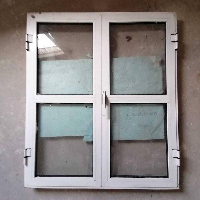 Janelas de abrir em alumínio com vidro duplo